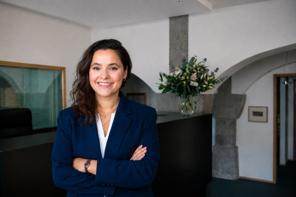 Jasmin Novak avec arrière-plan